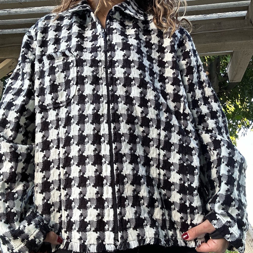 VINTAGE Chico's Houndstooth Zipper Front Jacket in Black and White